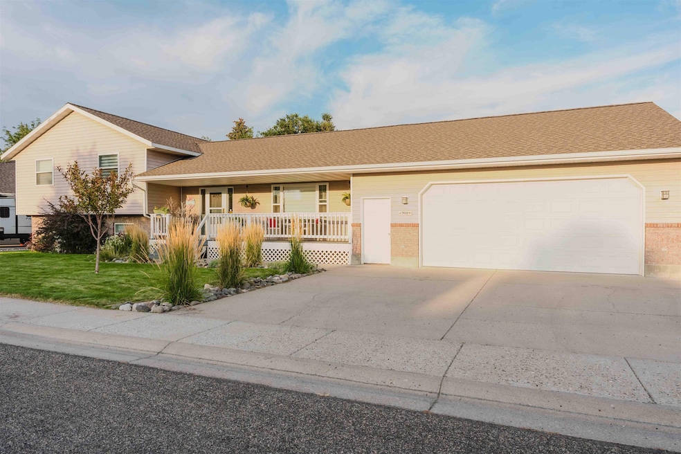 908 35th St, Cody, WY 82414 - photo 1