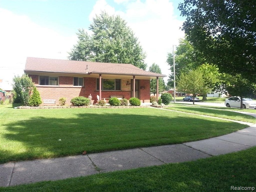 27160 W Crestmont St, Roseville, MI 48066 - photo 1