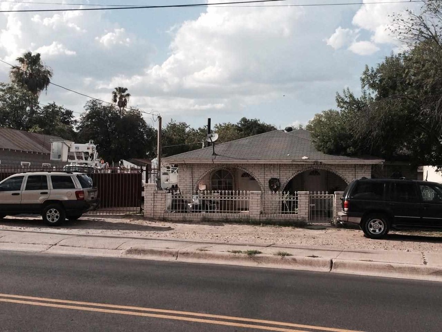 206 Sanchez St, Laredo, TX 78040 - photo 1