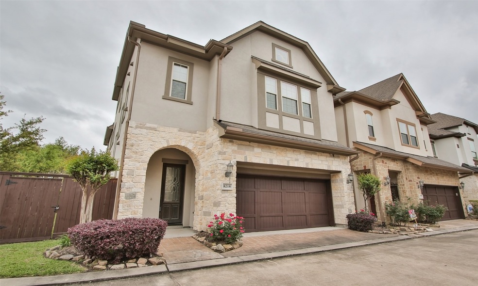 8218 Cabernet Ln, Houston, TX 77055 - photo 1