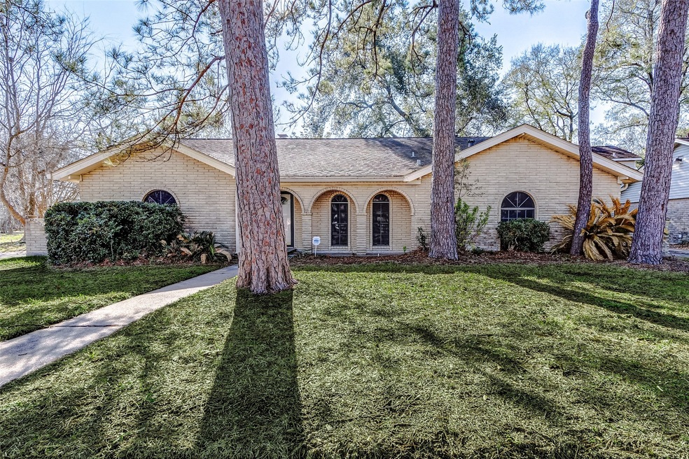 5413 Bent Bough Ln, Houston, TX 77088 - photo 1