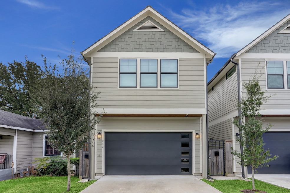 212 E 32nd St, Houston, TX 77018 - photo 1
