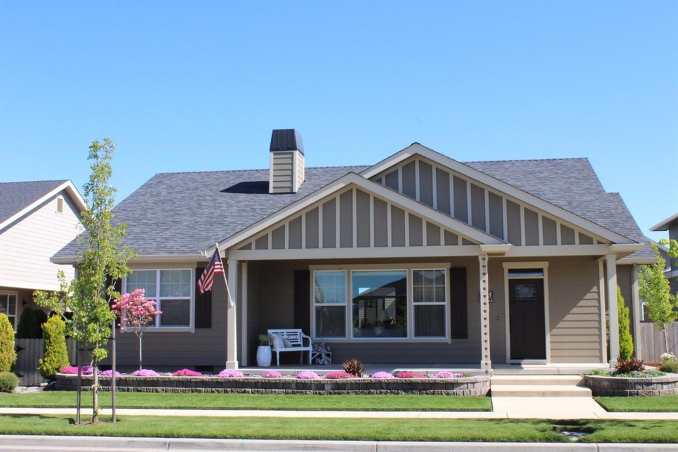 545 Bridge Creek Dr, Central Point, OR 97502 - photo 1