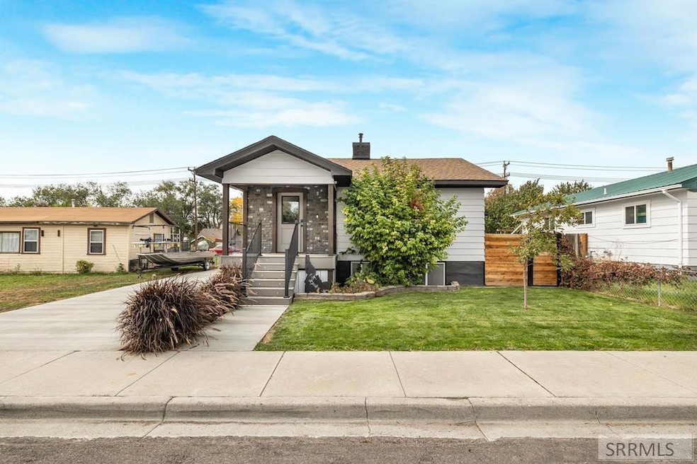 For Sale $305,000 • Co-Listing Agent