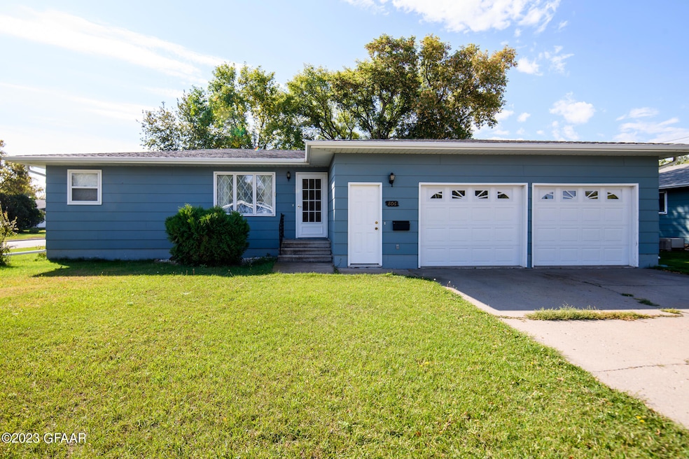 0799 806 Walnut St-DevilsLake
