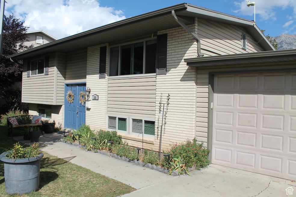 View of front facade with a garage