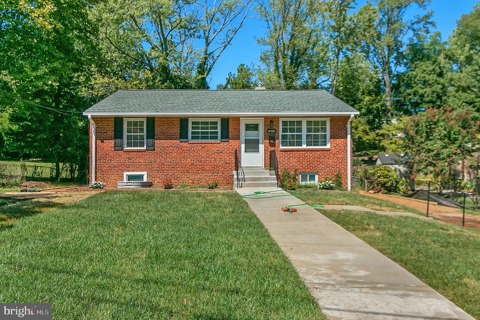 3910 Larchwood Rd, Falls Church, VA 22041 - photo 1