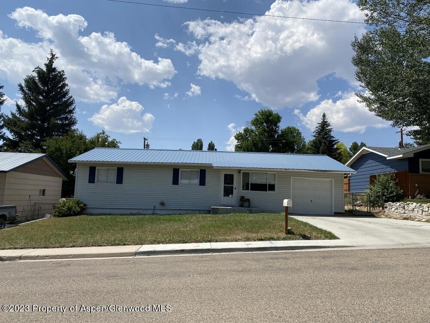 806 Steele St, Craig, CO 81625 - photo 1