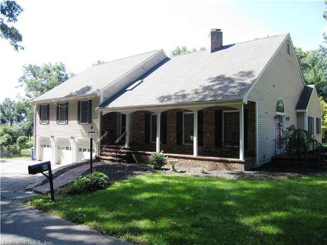 61 Southridge Dr, Waterbury, CT 06708 - photo 1