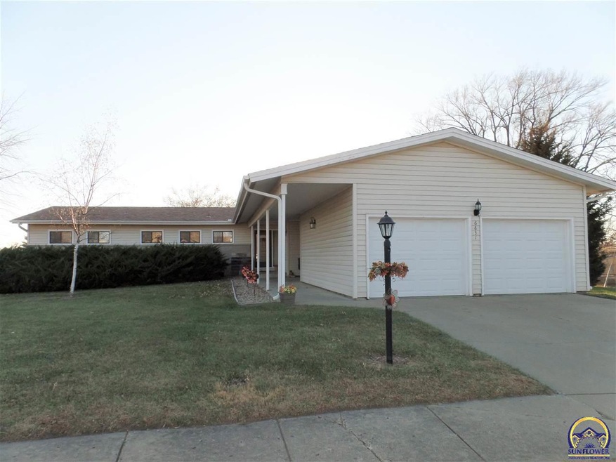 6831 SW Knoll Ct, Topeka, KS 66619 - photo 1