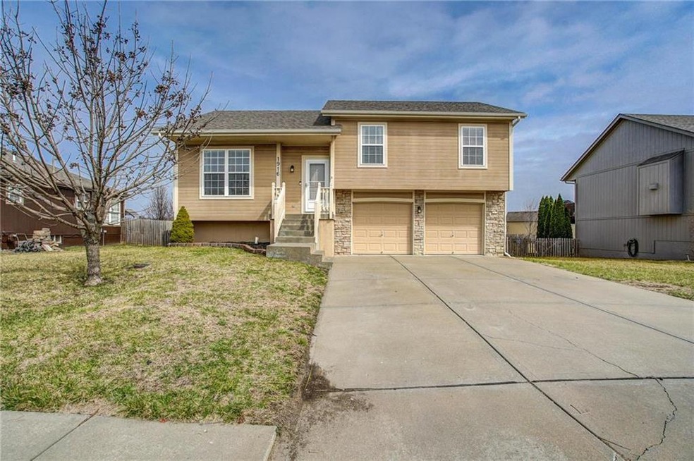 1916 Parkview Dr, Raymore, MO 64083 - photo 1