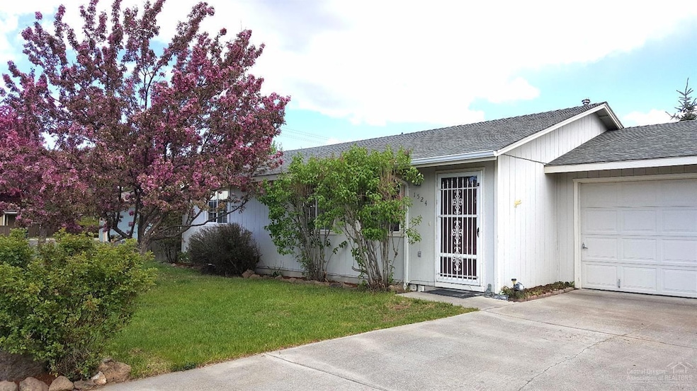 1524 SW 34th St, Redmond, OR 97756 - photo 1