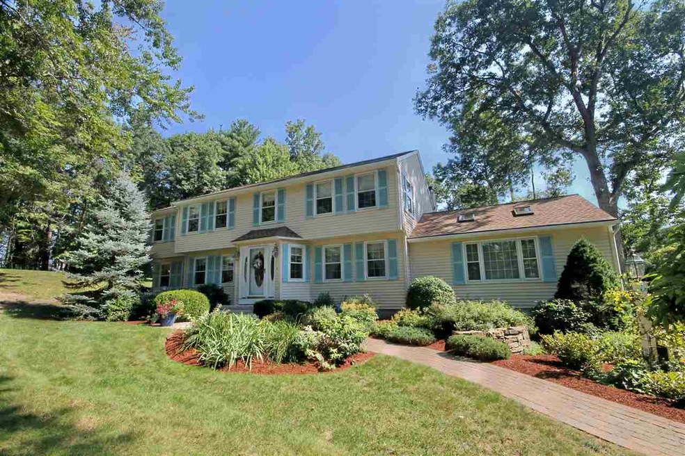 13 Sutton Place, Londonderry, NH 03053 - photo 1