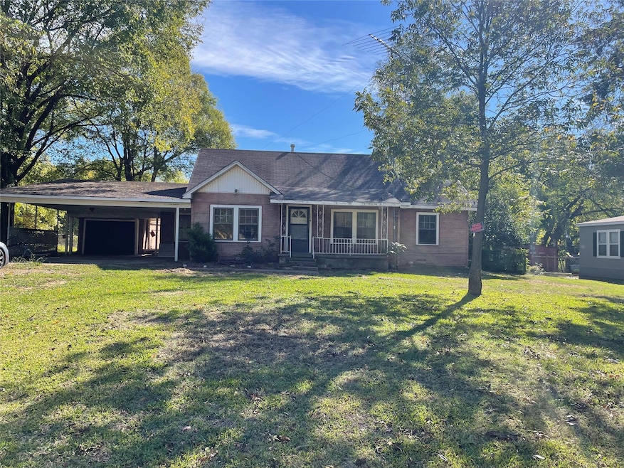 104 Mockingbird St, Ector, TX 75439