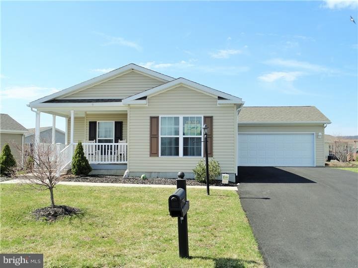 8 Nuthatch Ct E, Bechtelsville, PA 19505 - photo 1