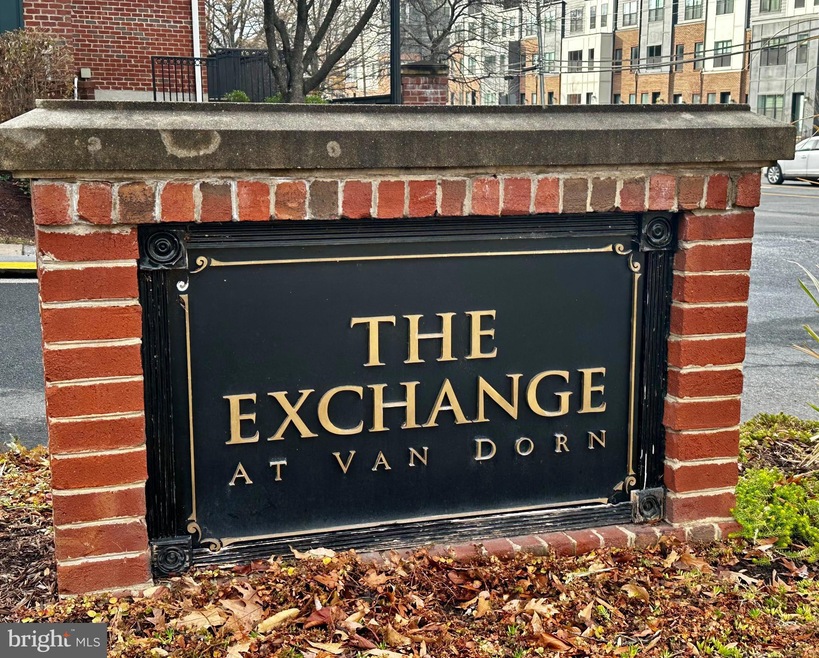 4854 Eisenhower Ave unit 354, Alexandria, VA 22304 - photo 1