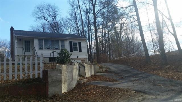 861 Winterton Rd, Middletown, NY 10940 - photo 1