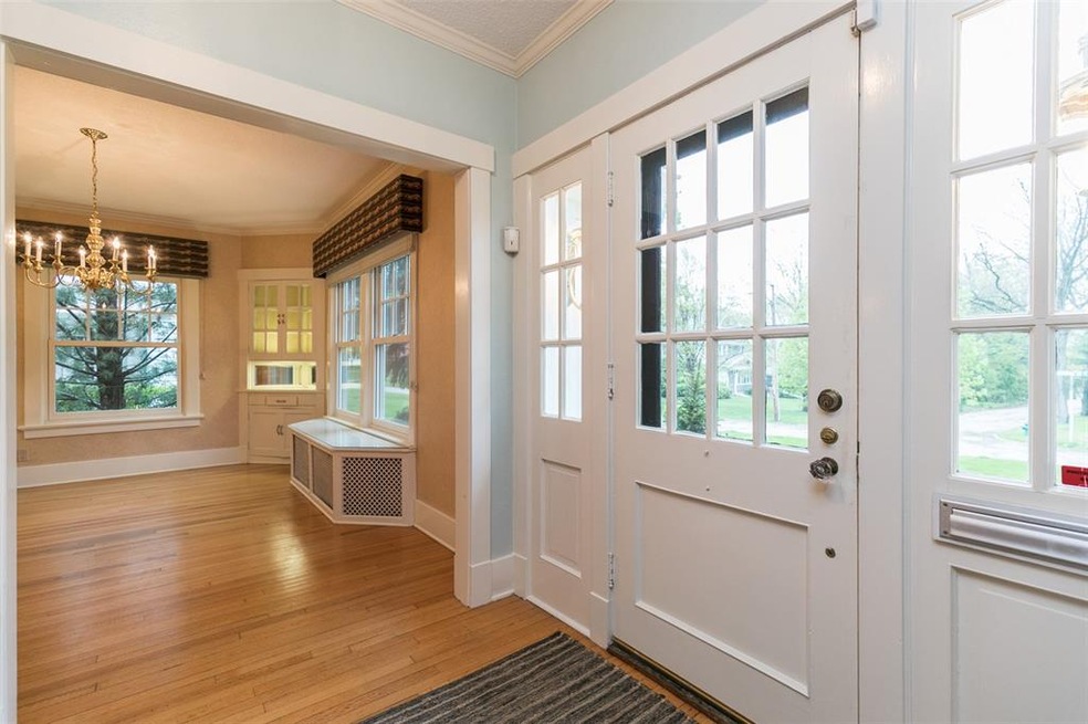 2201 Ridgeway Dr SE, Cedar Rapids, IA 52403 - photo 1