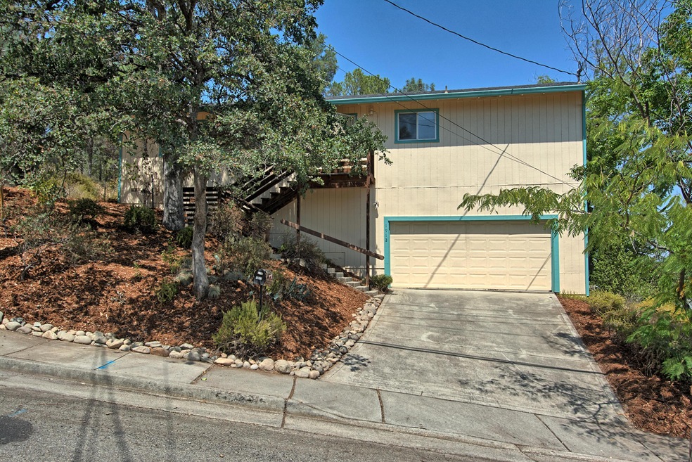 1912 Grandview Ave, Redding, CA 96001 - photo 1