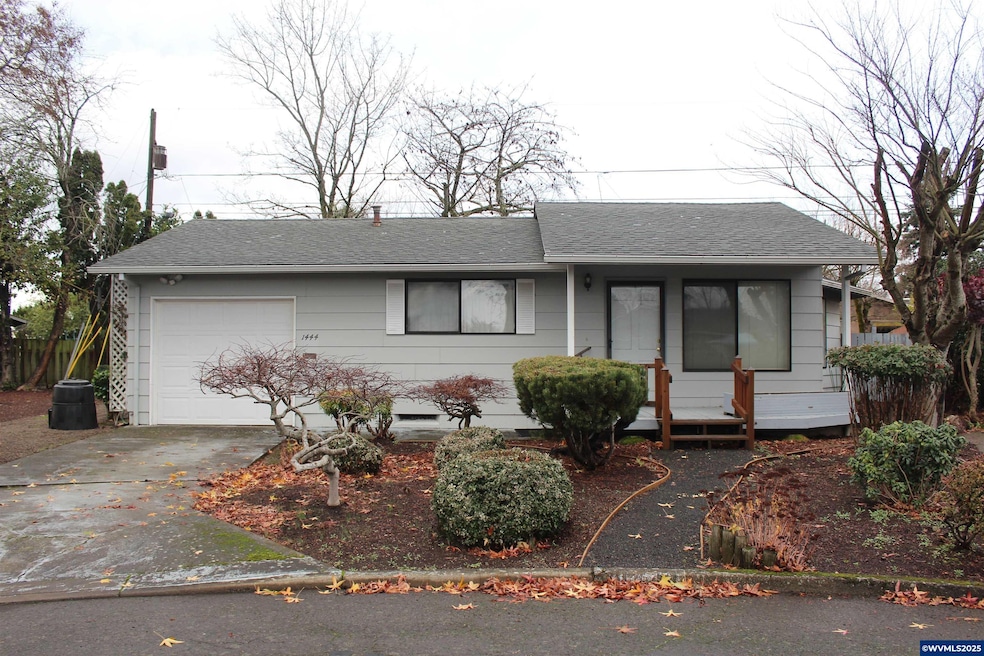 1444 Umpqua Ct, Woodburn, OR 97071 - photo 1