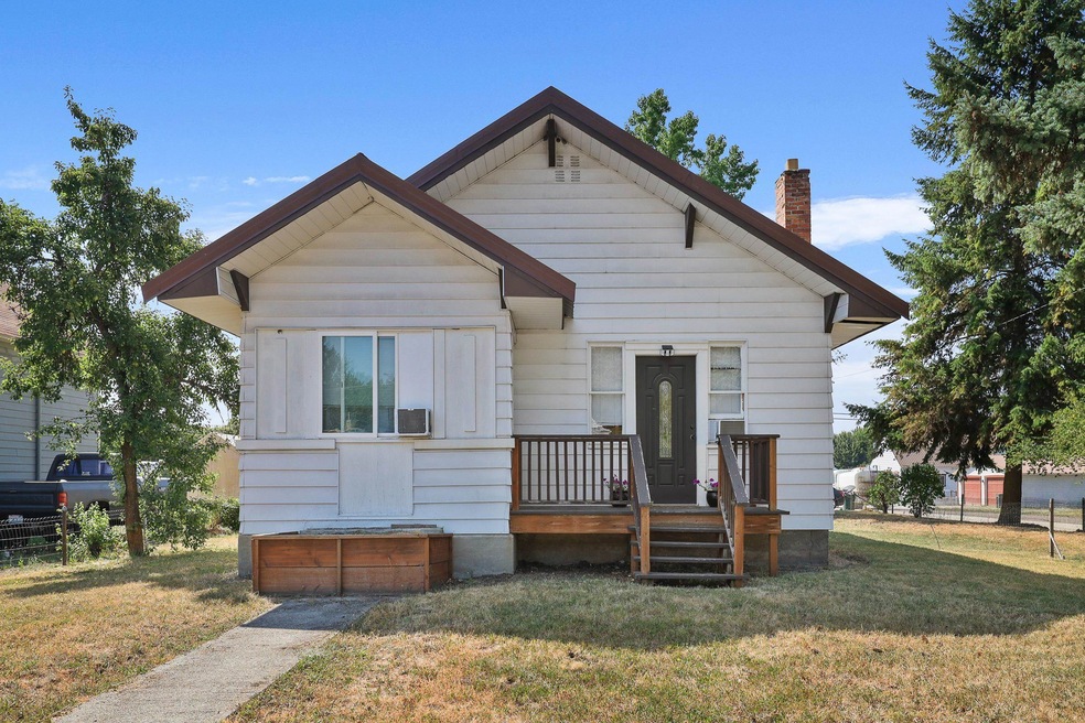 515 W Main Ave, Chewelah, WA 99109 - photo 1