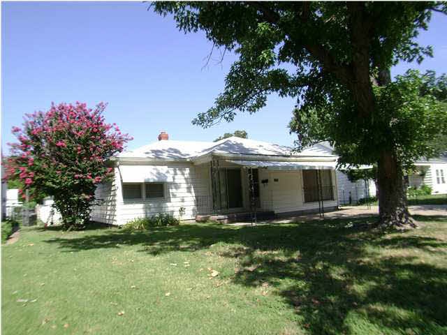 Front of home with a nice awning