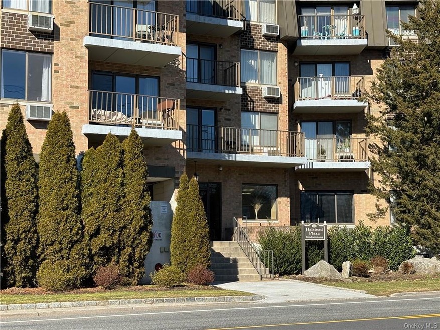 Halstead Plaza unit 3M, Harrison, NY 10528 - photo 1