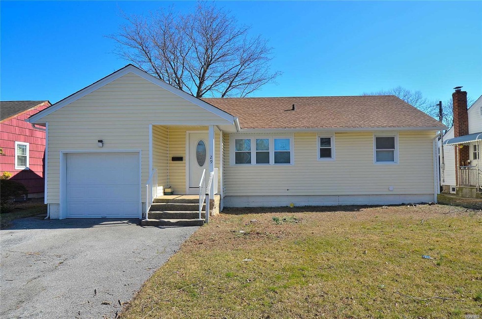29 Sycamore Rd, Valley Stream, NY 11581 - photo 1