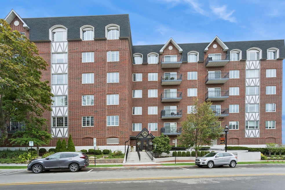 Forest Apartments unit 305, Glen Ellyn, IL 60137 - photo 1