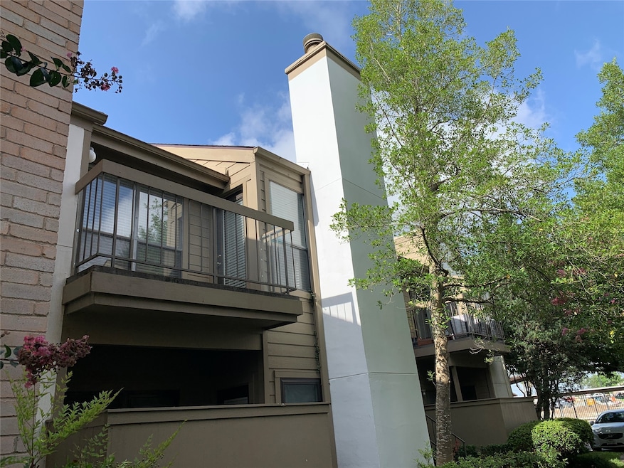 10049 Westpark Dr unit 168, Houston, TX 77042 - photo 1