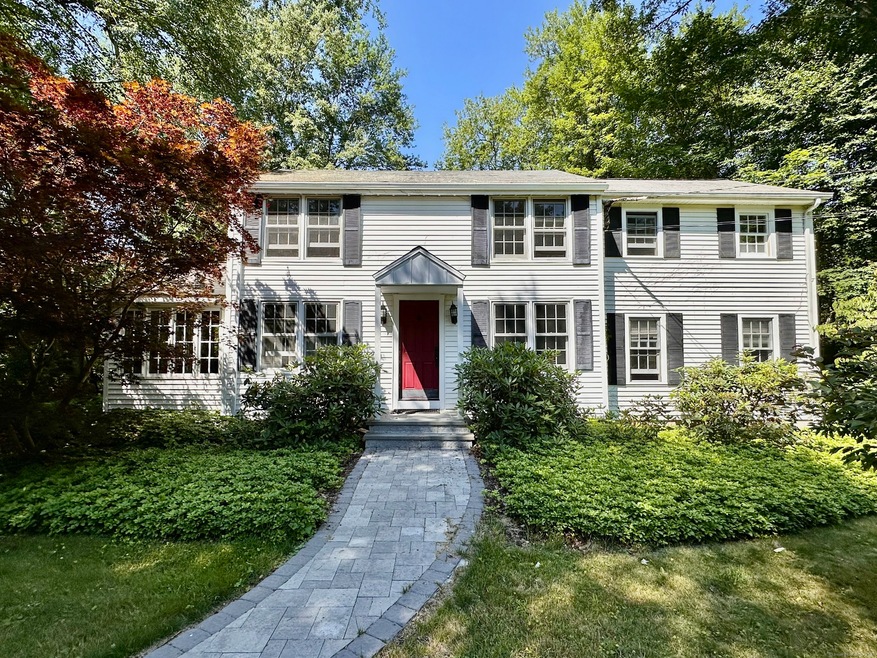 Beautiful New England Colonial!
