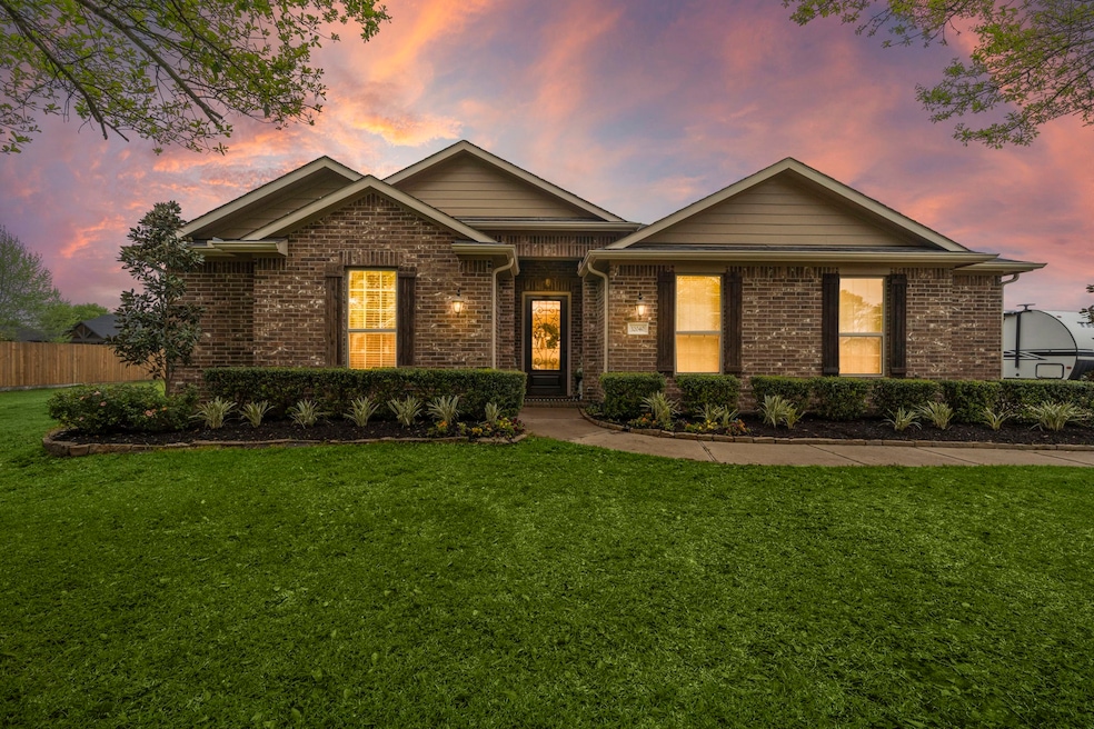 32040 Divot Dr, Waller, TX 77484 - photo 1