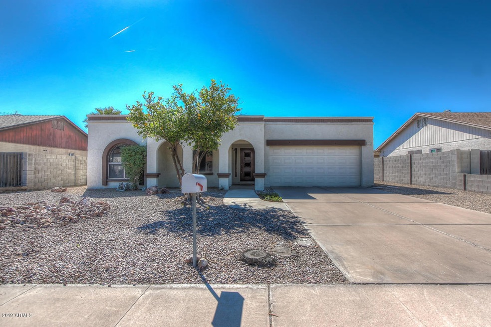 Great location & NO HOA!