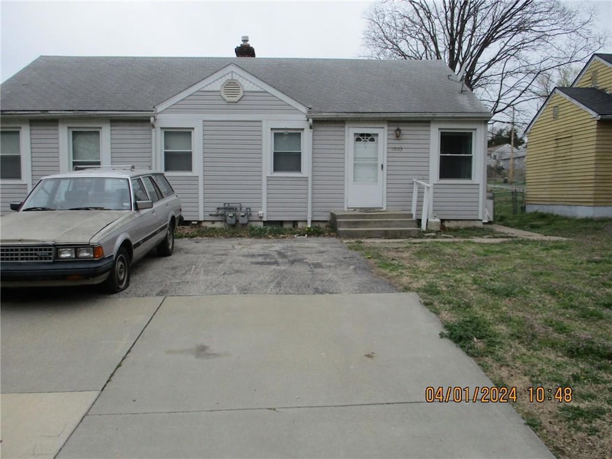 1003 N 9th St, Leavenworth, KS 66048 - photo 1
