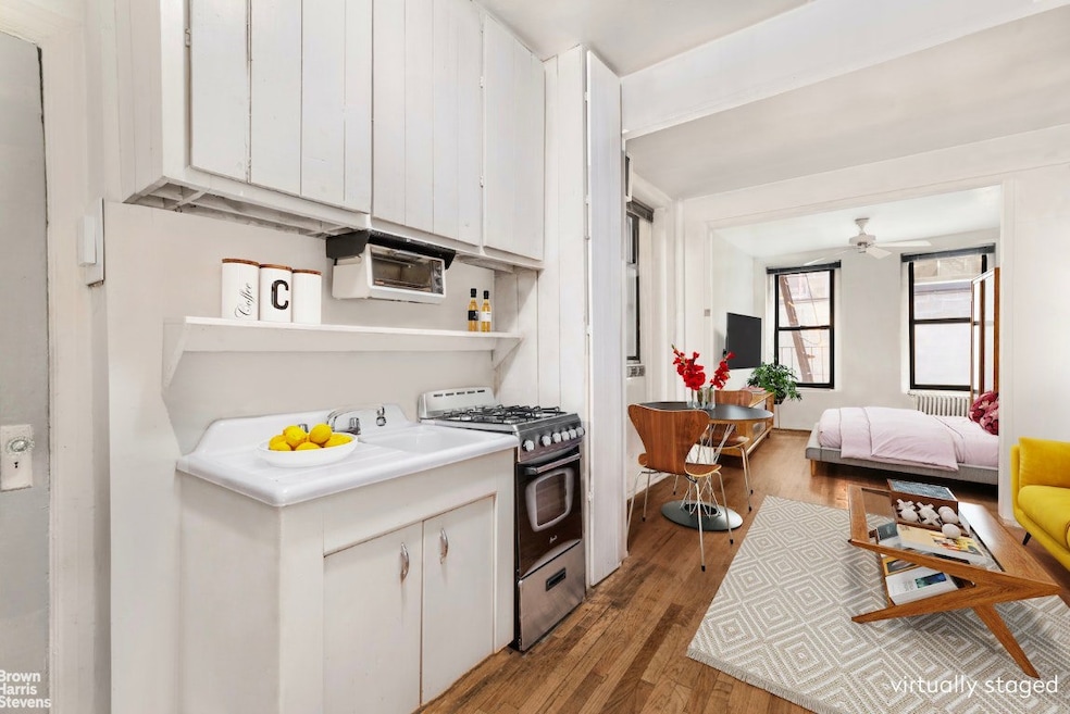 110 Thompson St unit 2E, New York, NY 10012 - photo 1