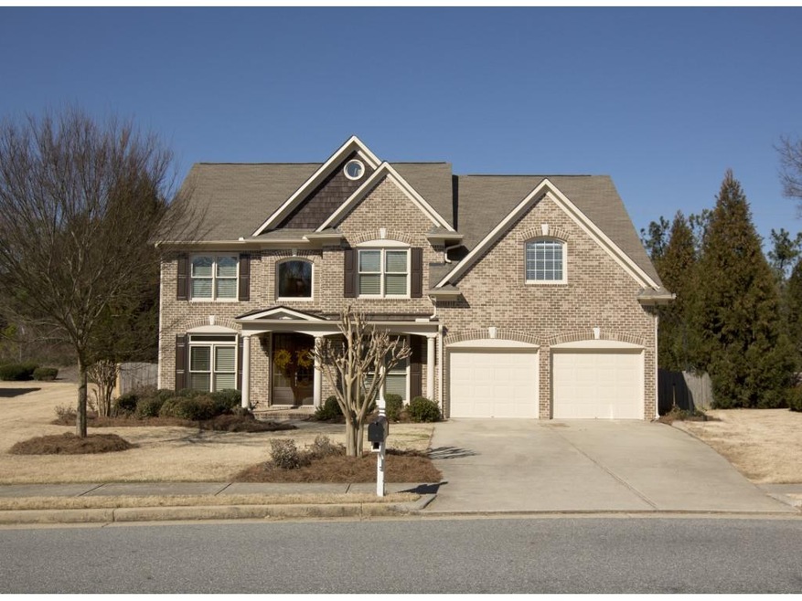 Beautiful, traditional home in coveted Woodmont kn