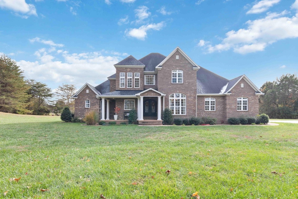 For Sale $799,900 • Co-Listing Agent