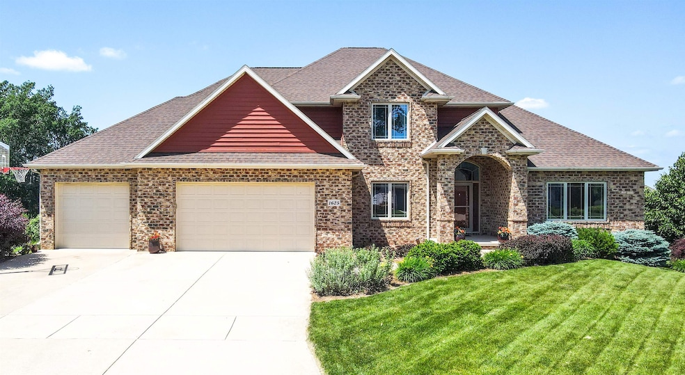 For Sale $649,900 • Co-Listing Agent