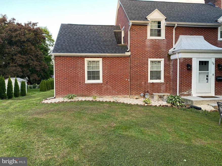 716 Warren St, Reading, PA 19601 - photo 1