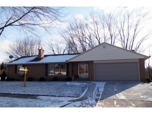 431 Roger St, Combined Locks, WI 54113 - photo 1