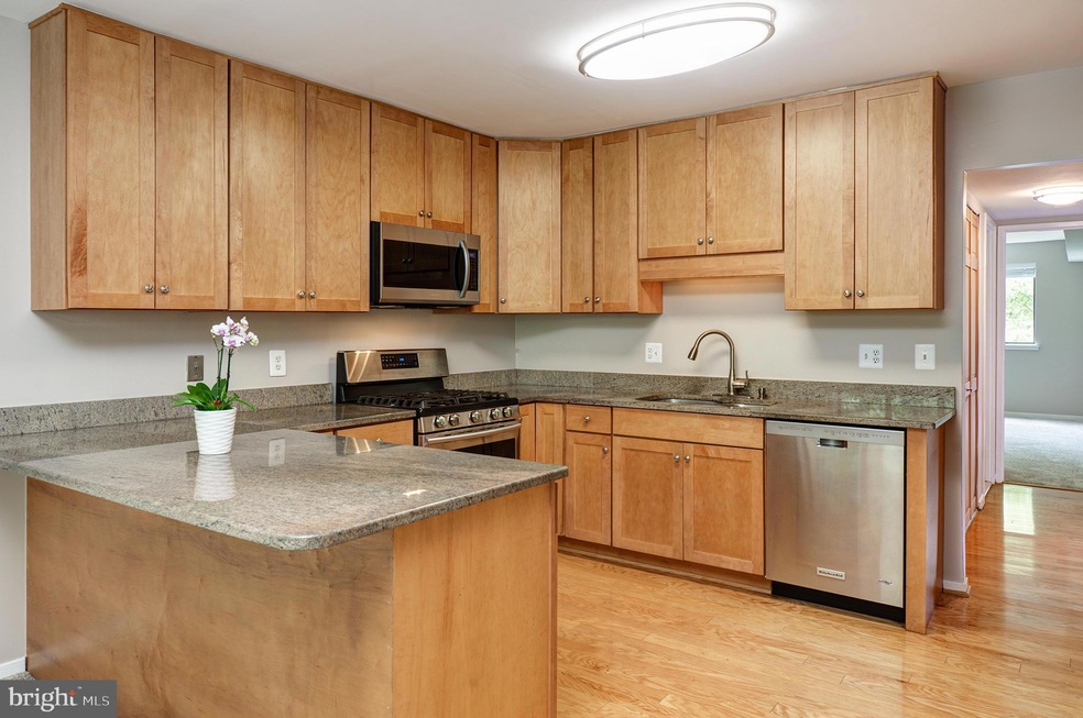 1663 Parkcrest Cir unit 201, Reston, VA 20190 - photo 1