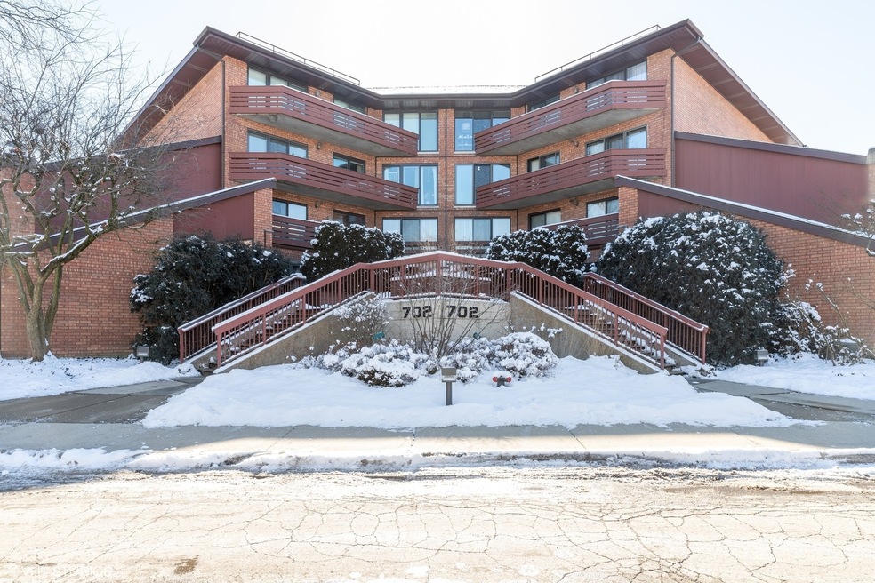 702 Waukegan Rd unit A404, Glenview, IL 60025 - photo 1