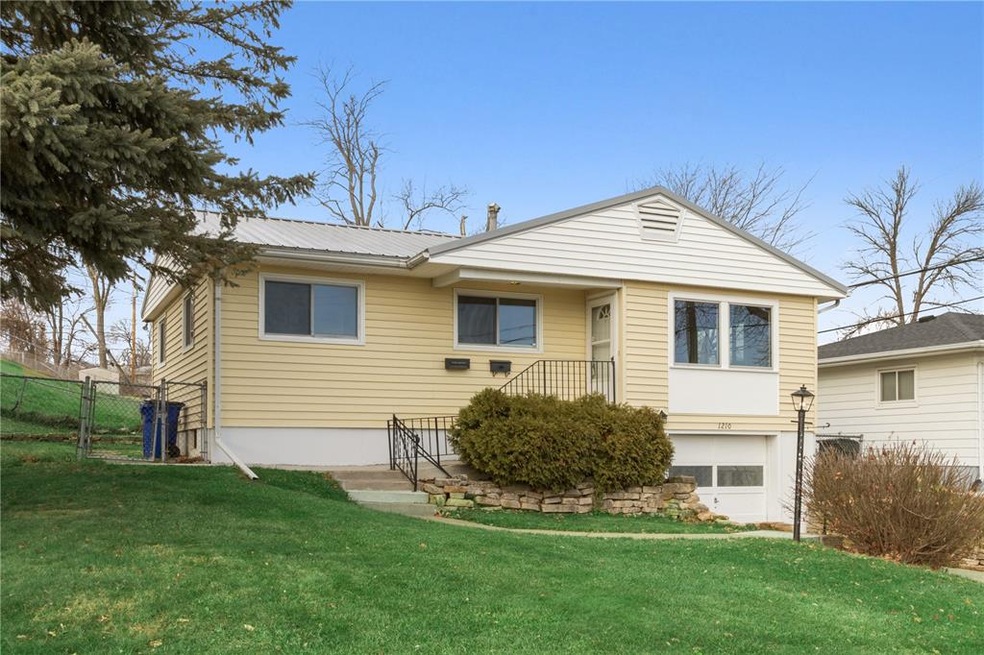 1210 16th St SW, Cedar Rapids, IA 52404 - photo 1