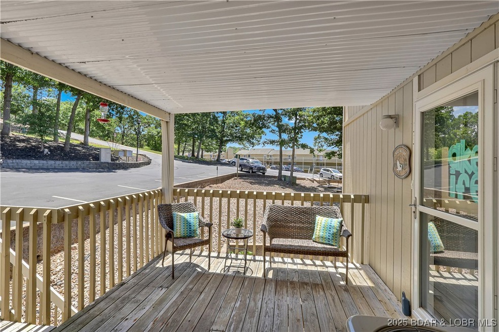 No steps to this great 2 bedroom condo, come see!