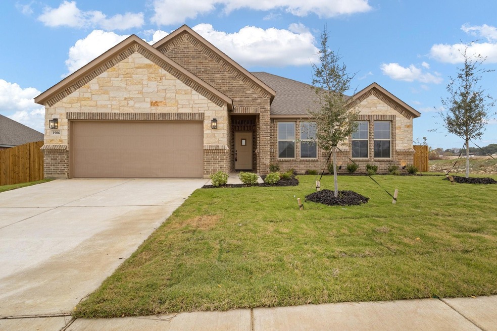 1906 Echo Lake Ct, Cleburne, TX 76033 - photo 1
