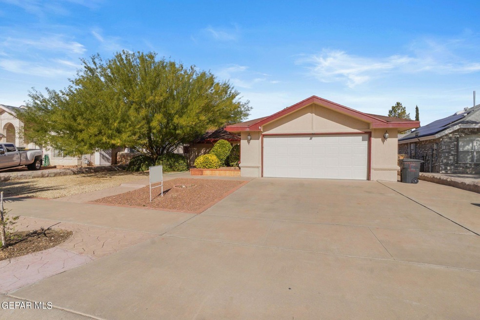 13933 Jeweled Desert Dr, Horizon City, TX 79928 - photo 1