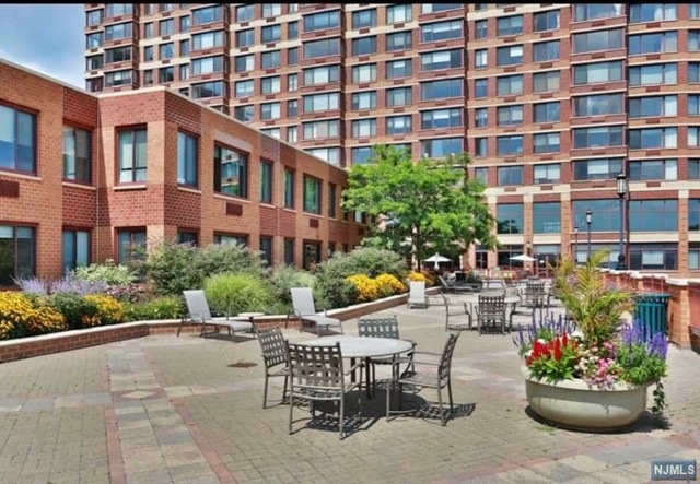 Palisades unit 915, Fort Lee, NJ 07024 - photo 1