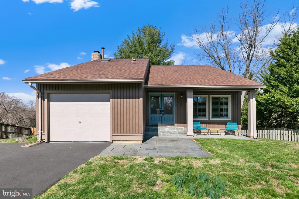 11509 Piney Lodge Rd, North Potomac, MD 20878 - photo 1