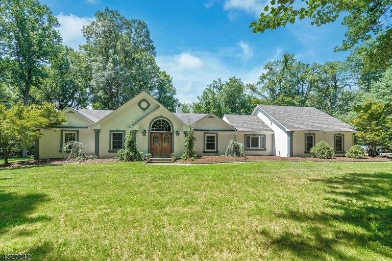 14 Arrowhead Ln, Saddle River, NJ 07458 - photo 1