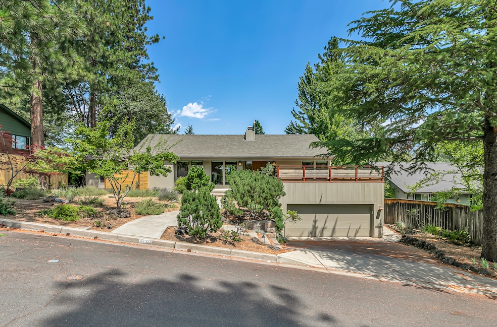 1379 Ponderosa Dr, Ashland, OR 97520